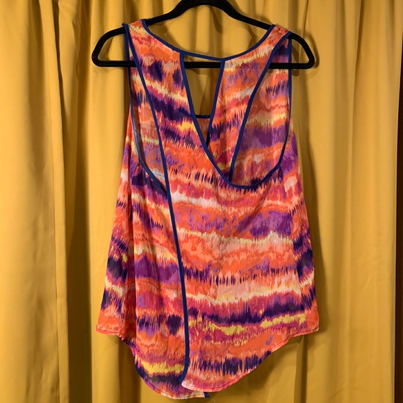 Funky Print Wrap Back Cut Out Flowing Tank - Picture 4 of 6
